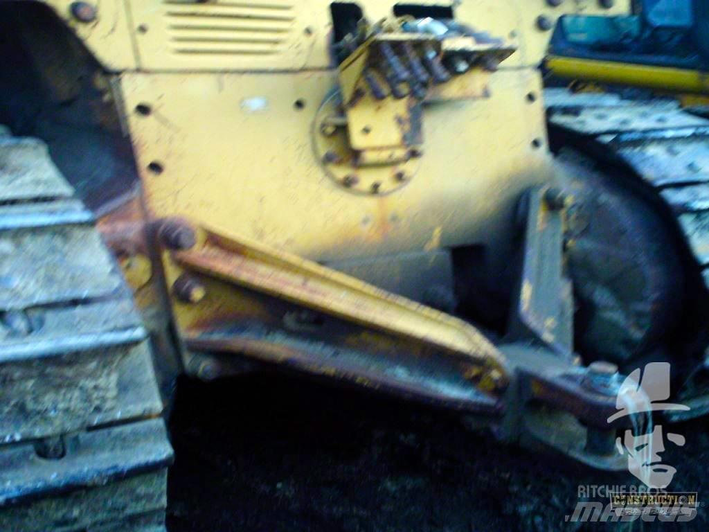 CAT D 8 K Buldožeri gusjeničari