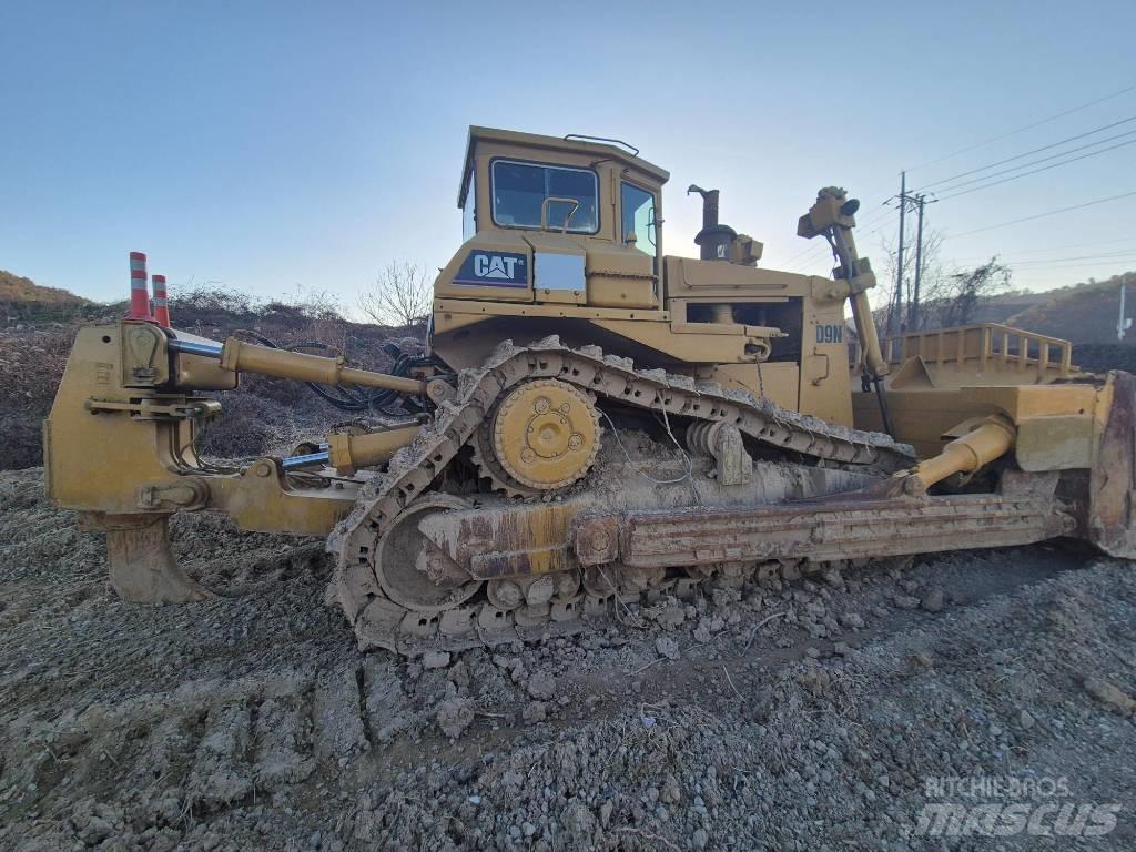 CAT D 9 N Buldožeri gusjeničari