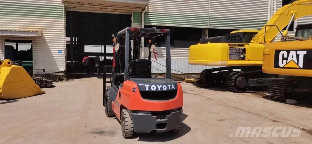 Toyota 8 FDN 30 Dizelski viličari