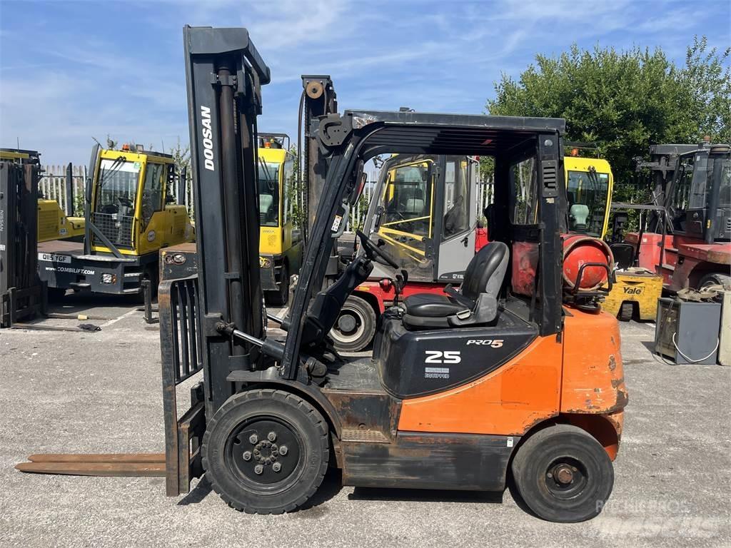 Doosan G25E-5 Plinski viličari