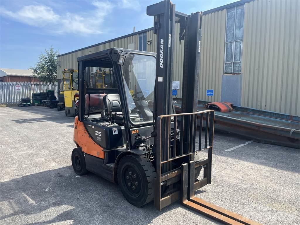 Doosan G25E-5 Plinski viličari