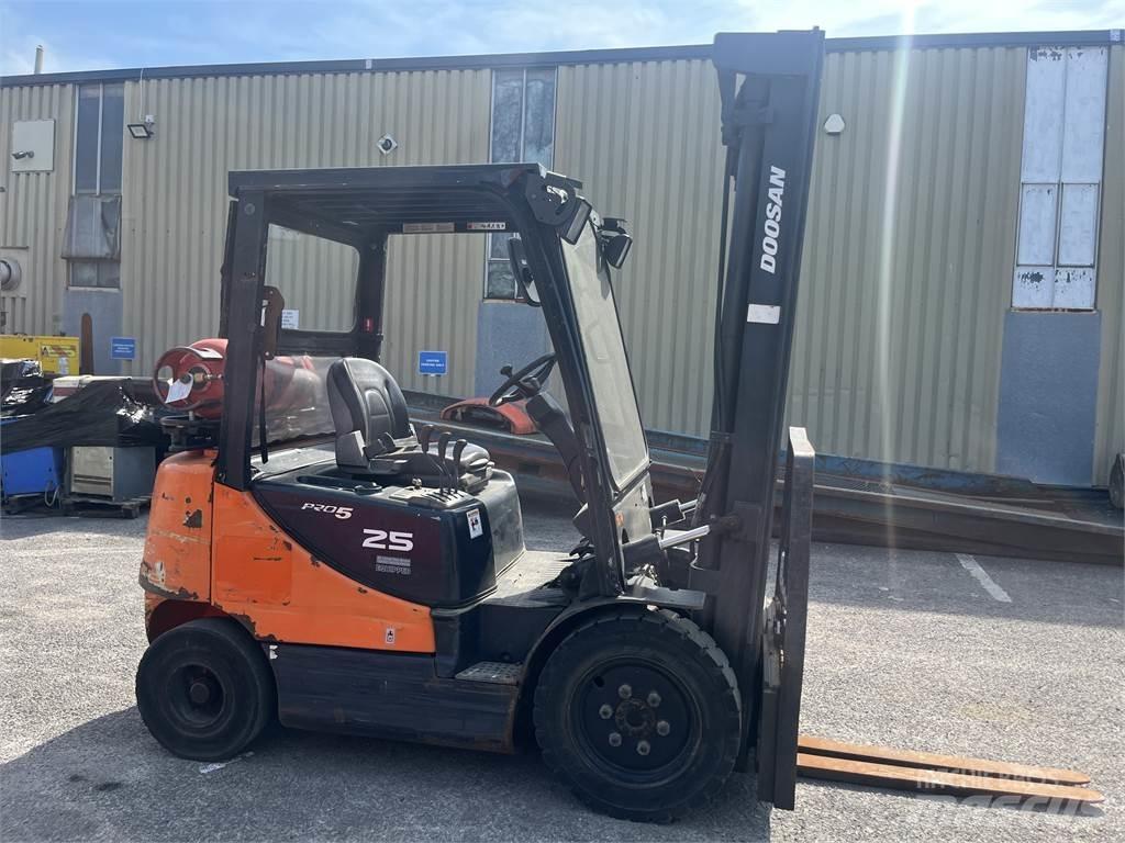 Doosan G25E-5 Plinski viličari