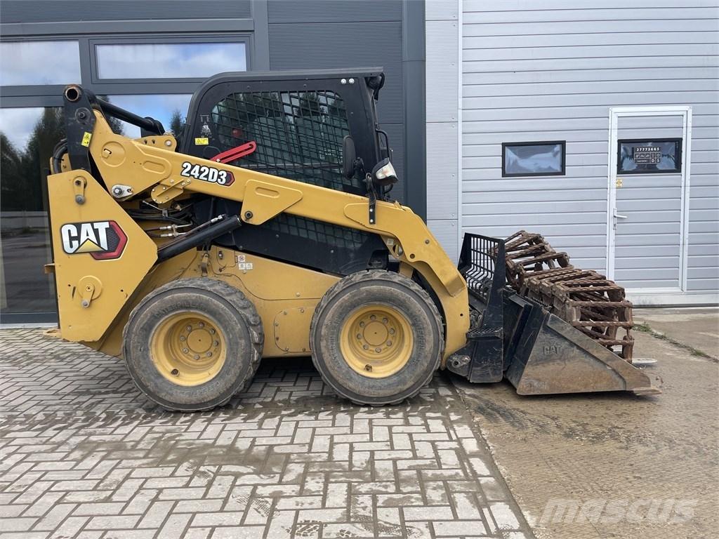 CAT 242D3 Skid steer mini utovarivači