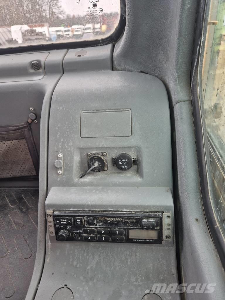 Volvo EW180B Bageri na kotačima