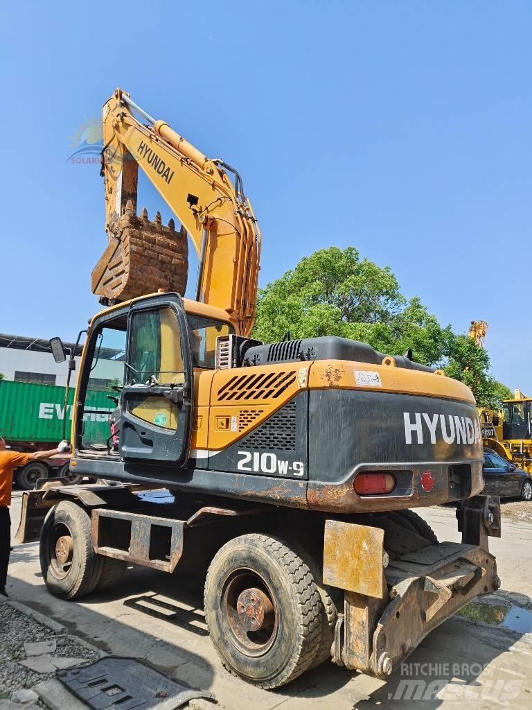 Hyundai R210W-9 Bageri na kotačima