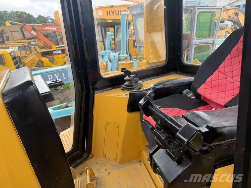 CAT D 6 R Buldožeri gusjeničari