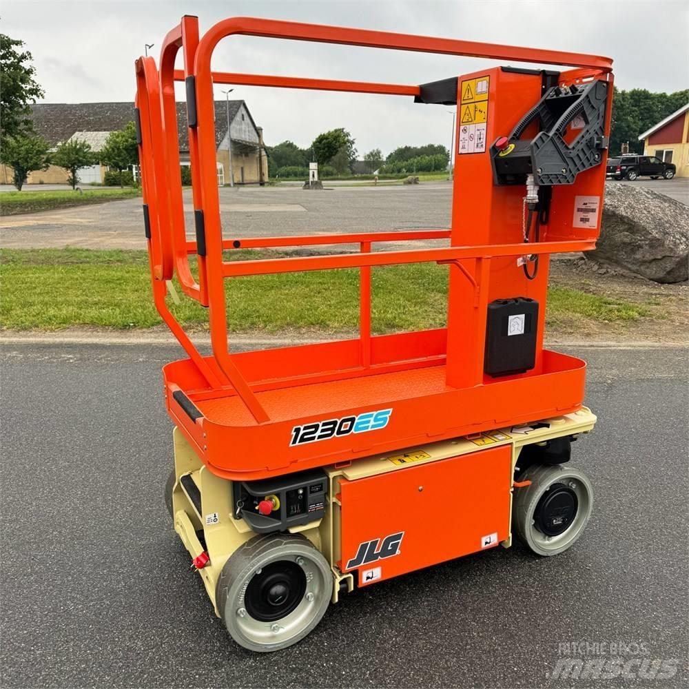 JLG 1230 ES Vertikalne radne podizne platforme