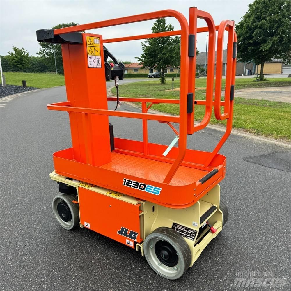 JLG 1230 ES Vertikalne radne podizne platforme