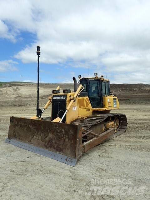 Komatsu D65PX-18 Buldožeri gusjeničari