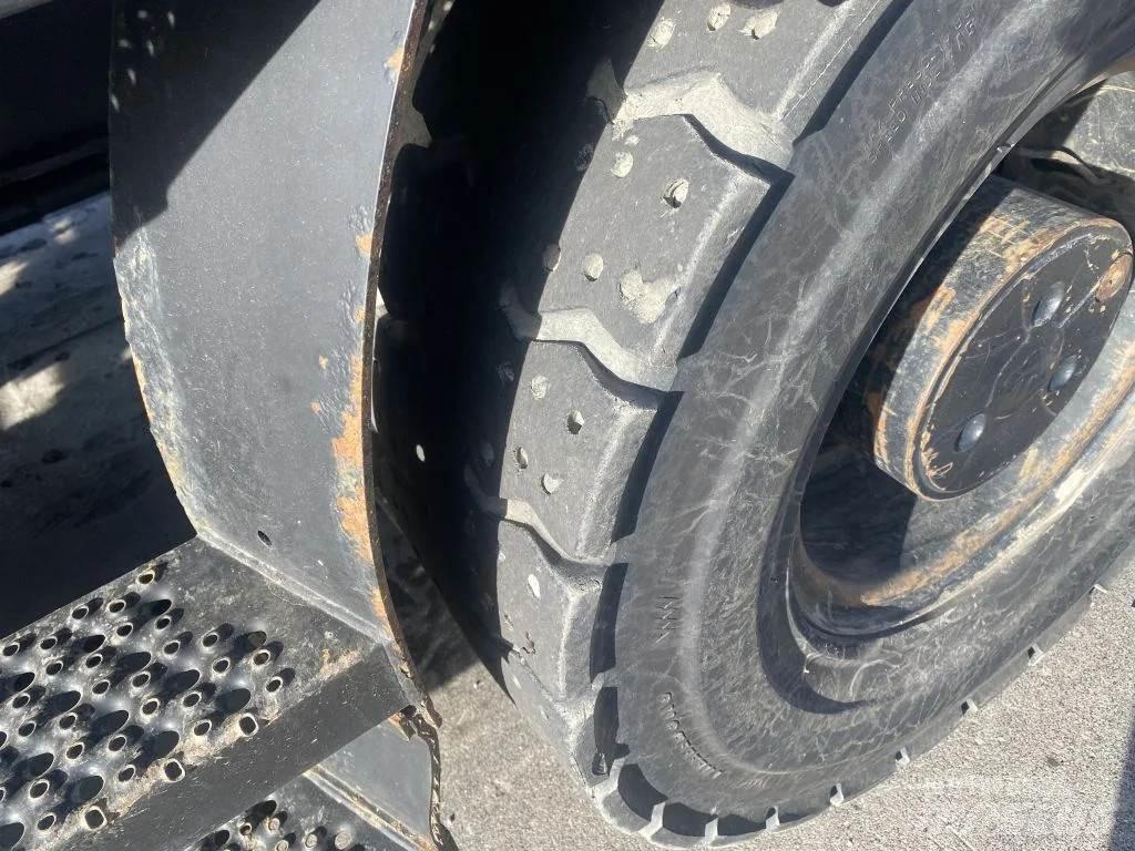 CAT M318F Bageri na kotačima