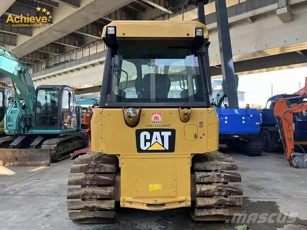 CAT D 3 Buldožeri gusjeničari