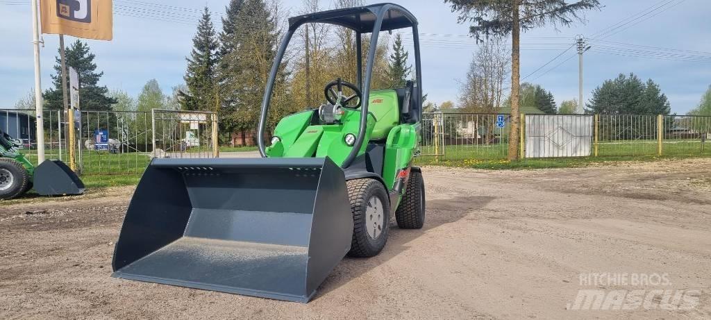Avant 225 Višenamjenski utovarivači