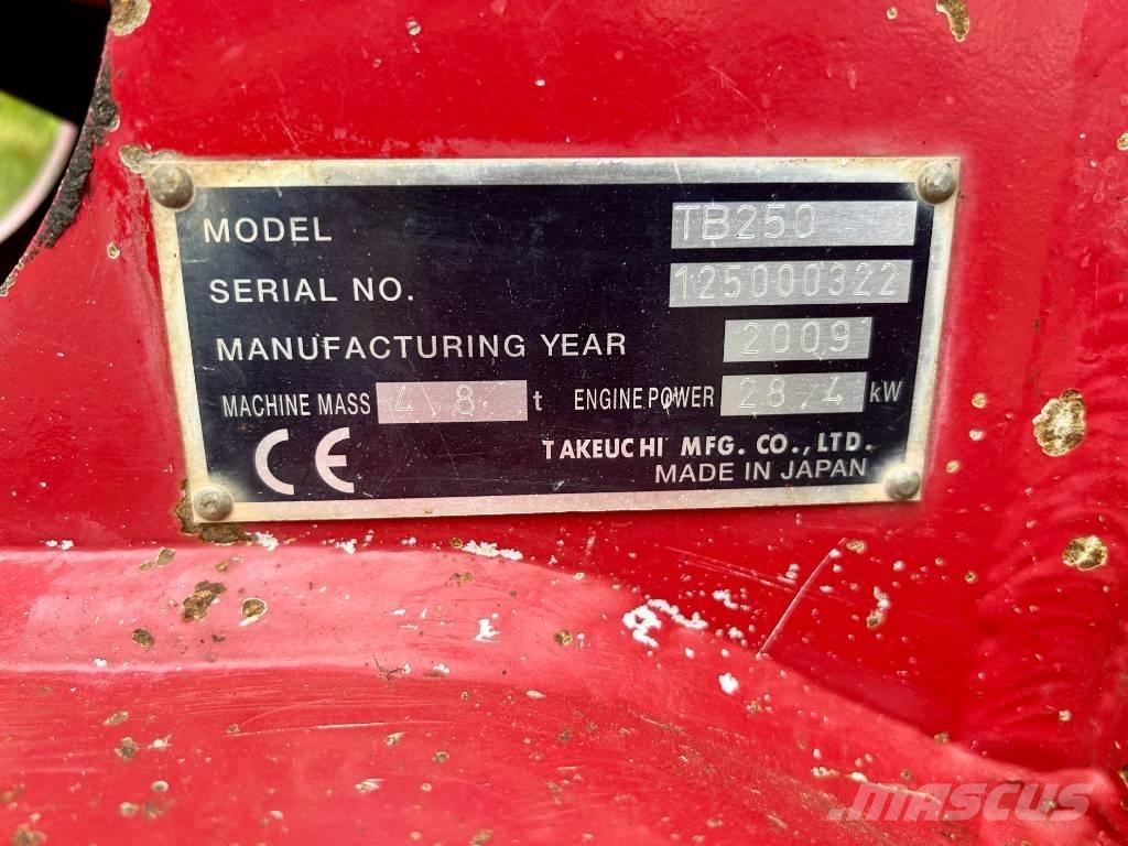 Takeuchi TB 250 Mini bageri <7t