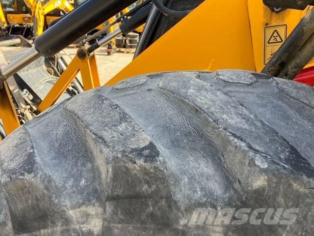 JCB 4CX AEC Utovarni rovokopači