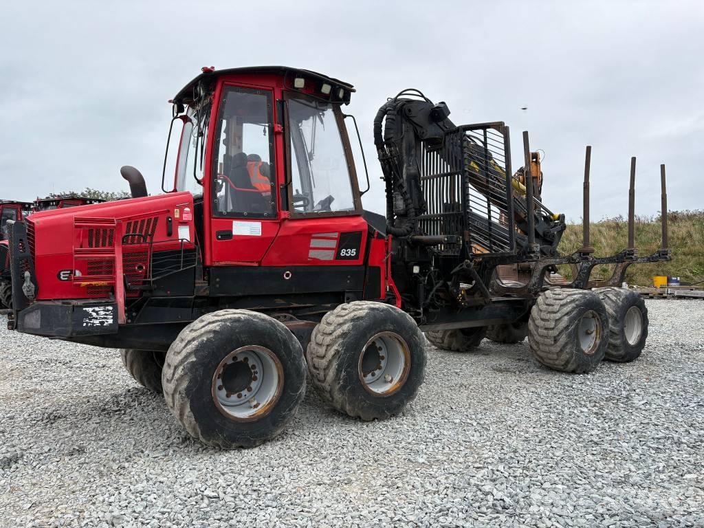 Komatsu 835 Forvarderi