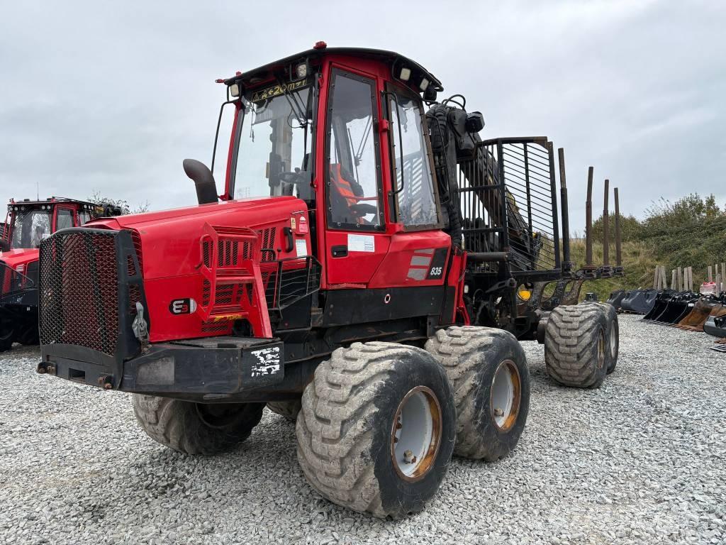 Komatsu 835 Forvarderi