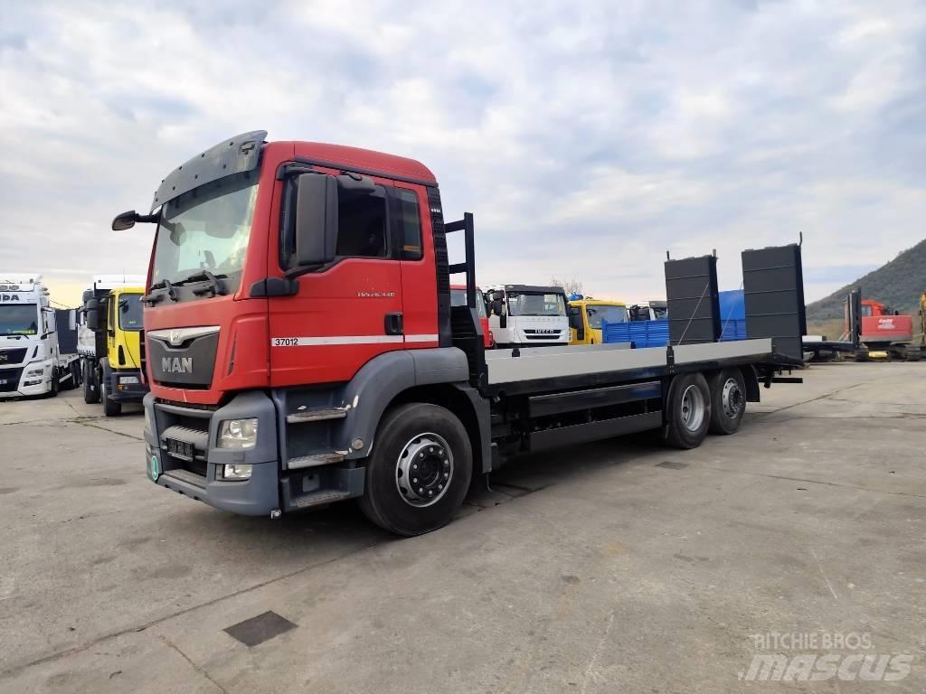 MAN TGS 26.440 Kamioni s ravnim pločom / vitlom