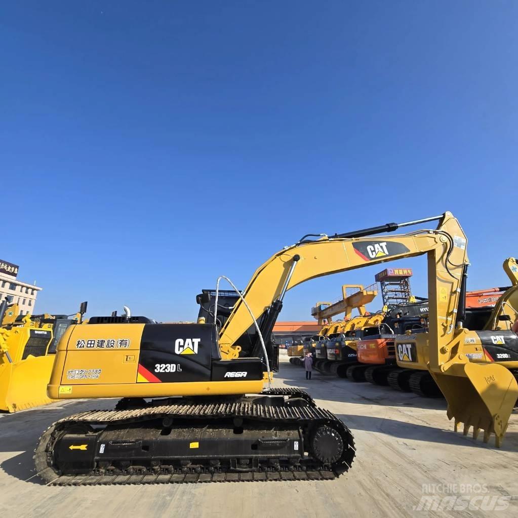 CAT 323 D L Midi bageri 7t – 12t