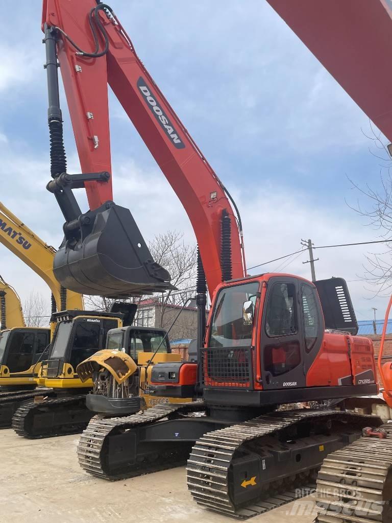 Doosan DX225lc-9 Bageri gusjeničari