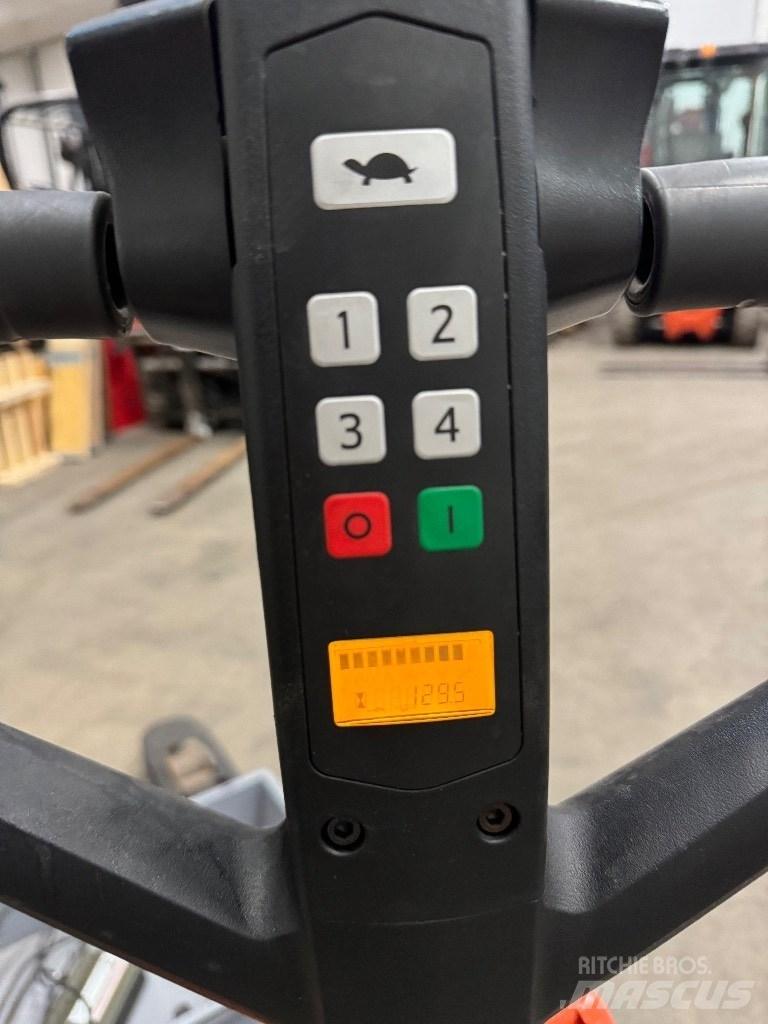 Toyota LHE130 Nisko podizni električni viličar