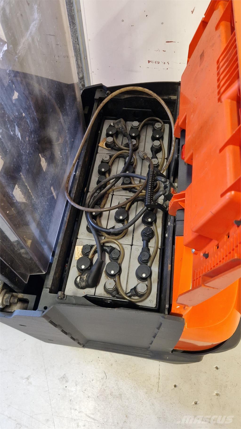 Toyota SWE140L Samopogonski ručni viličari