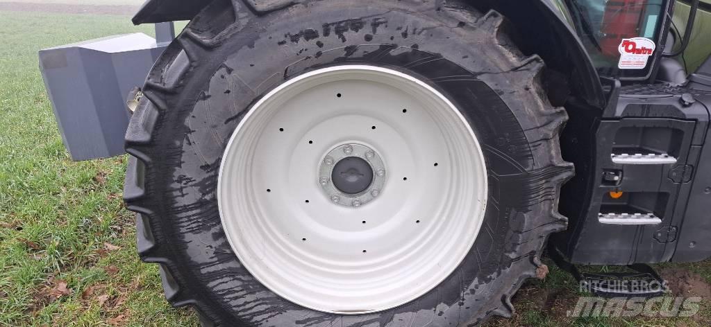Valtra T235 active Traktori