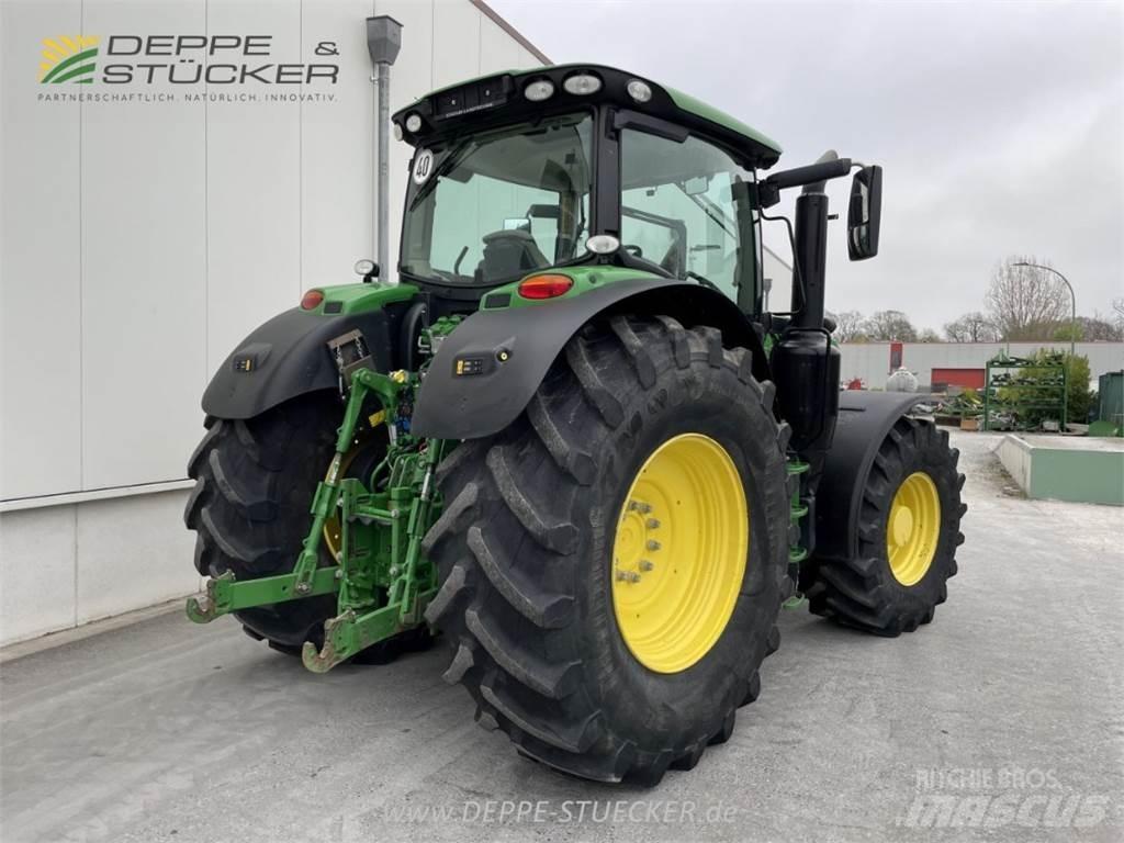 John Deere 6215R Traktori