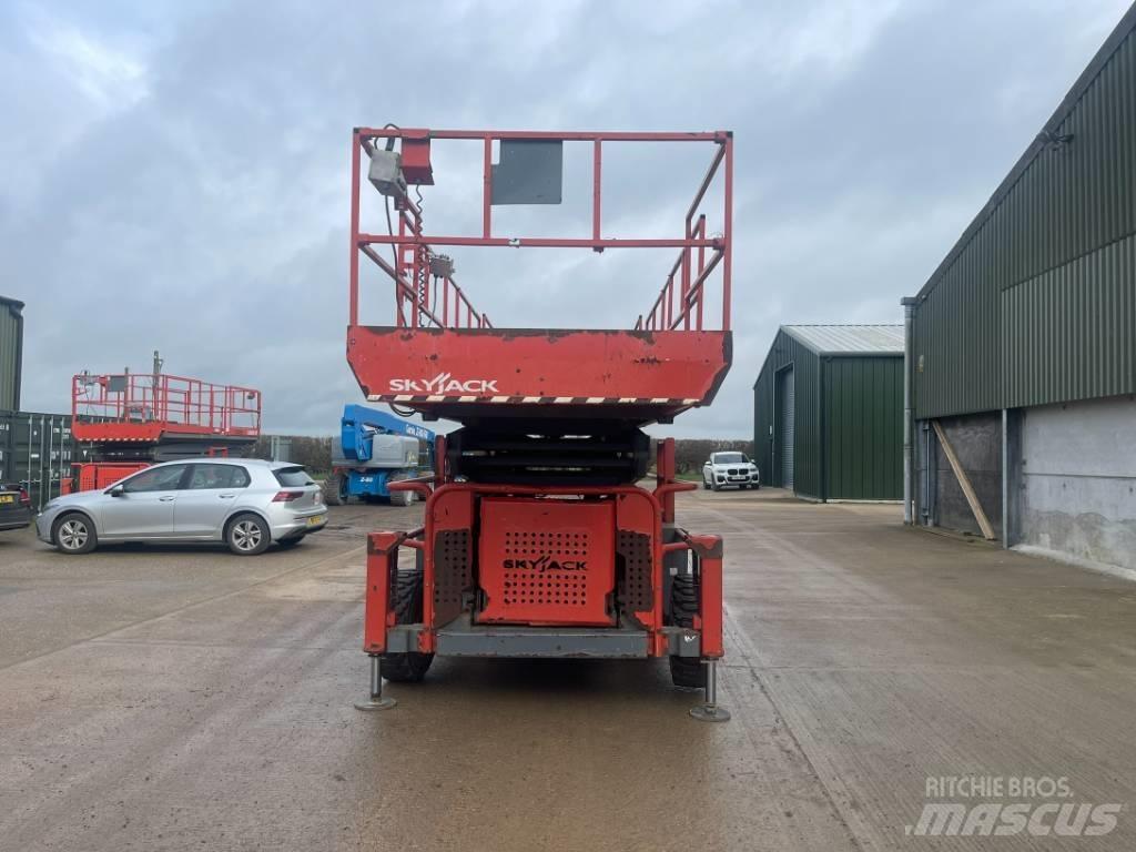 SkyJack SJ 9250 RT Škaraste platforme