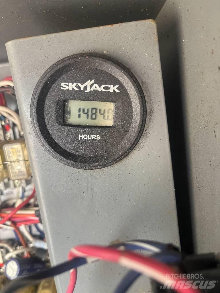 SkyJack SJ 9250 RT Škaraste platforme