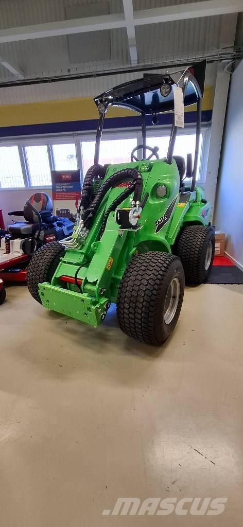 Avant 528 Višenamjenski utovarivači