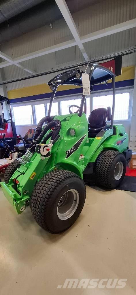 Avant 528 Višenamjenski utovarivači