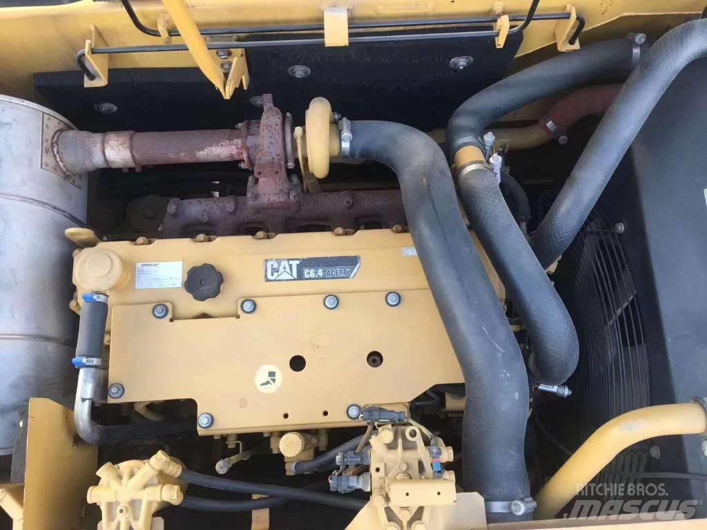 CAT 323 Bageri gusjeničari