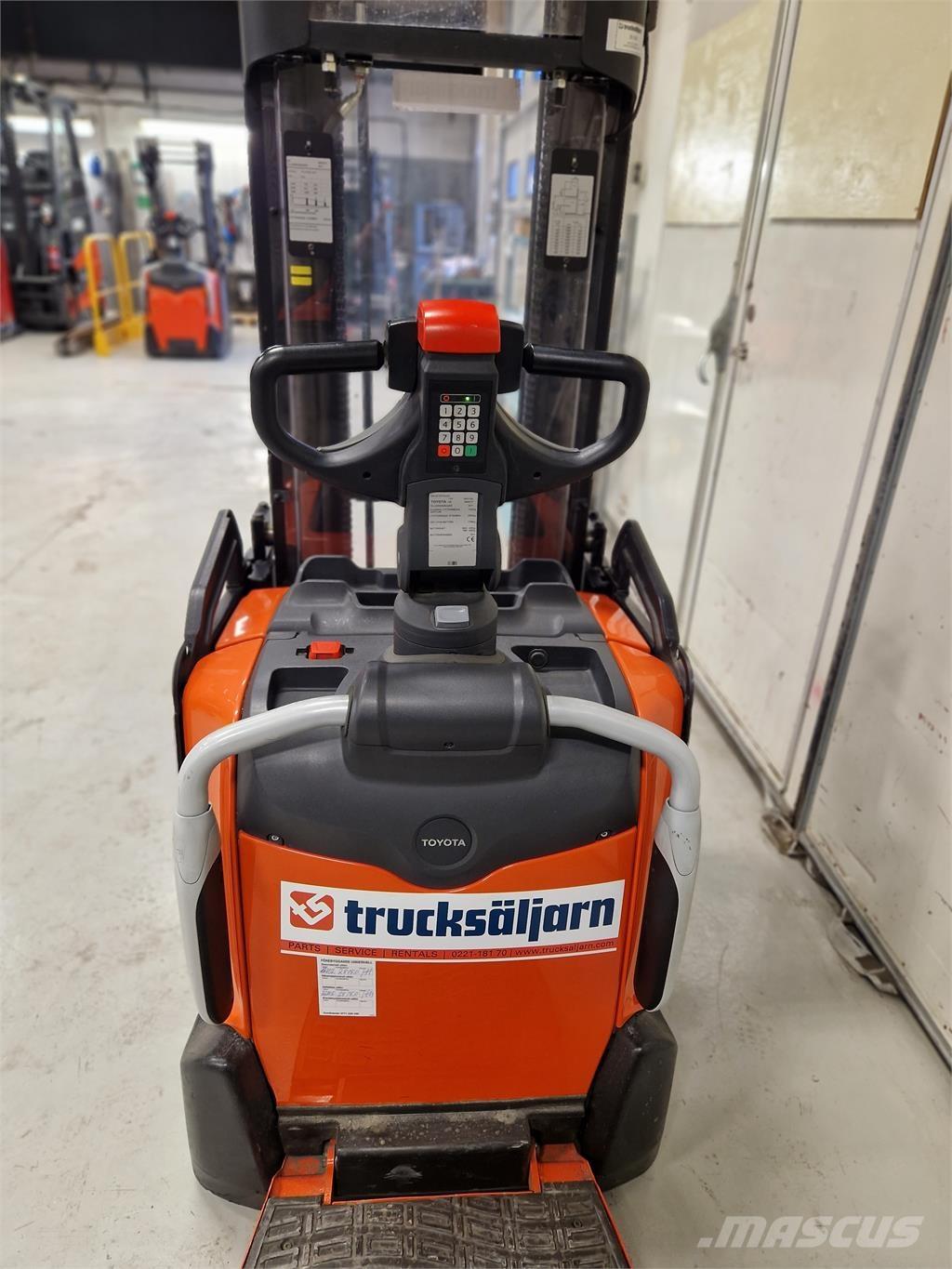 Toyota SPE120L Samopogonski ručni viličari