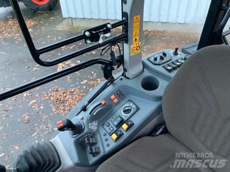 CLAAS NEXOS 240 S Traktori