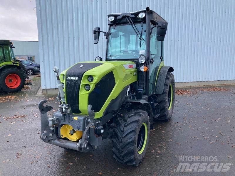 CLAAS NEXOS 240 S Traktori