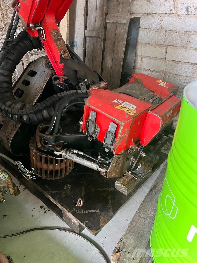 Komatsu S 82 Strojevi za kleščenje grane drveća