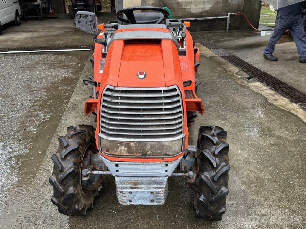 Kubota A-17 Traktori