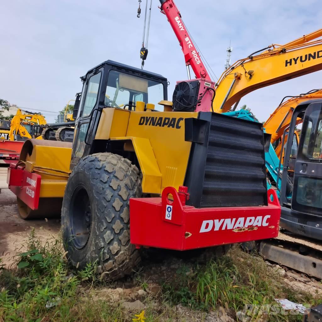 Dynapac CA251D Valjci sa jednim bubnjem
