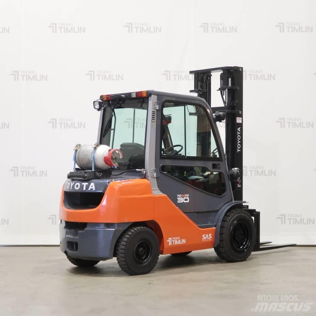 Toyota 02-8FGF30 Plinski viličari