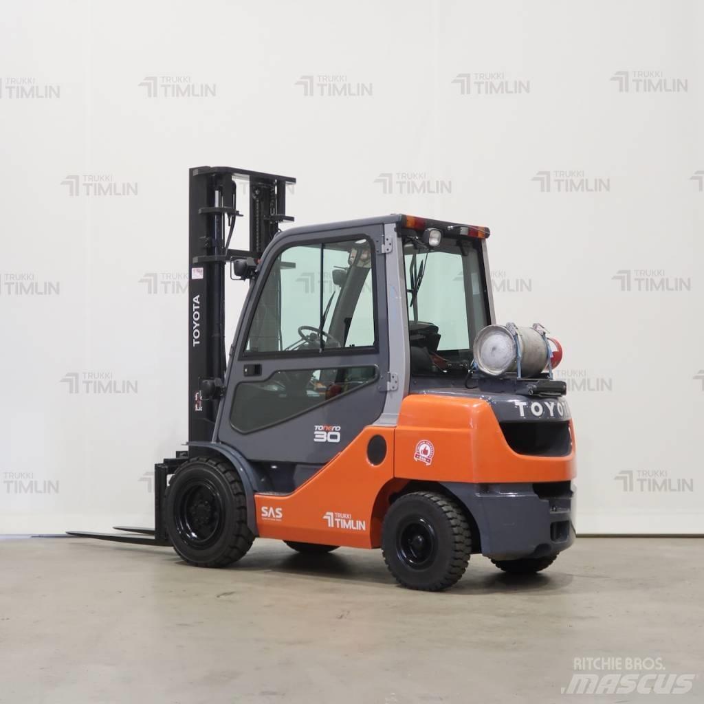 Toyota 02-8FGF30 Plinski viličari