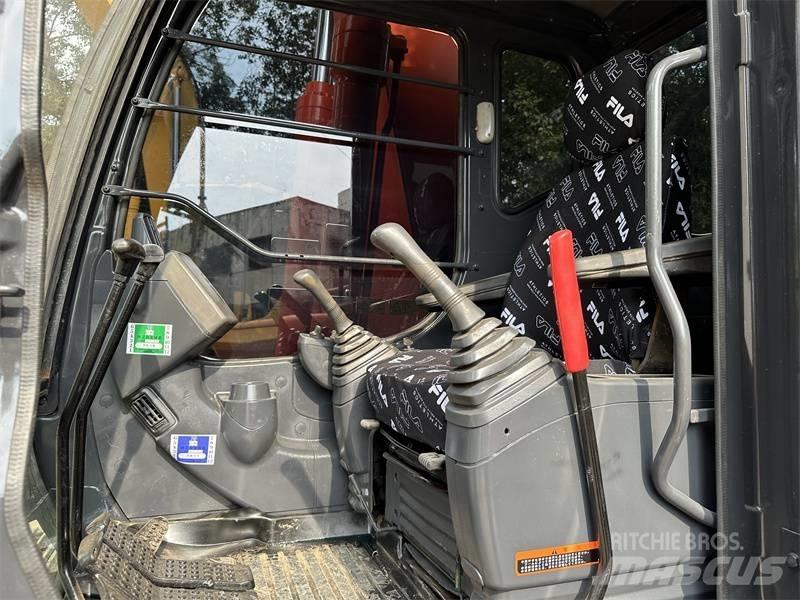 Hitachi 200 Bageri na kotačima