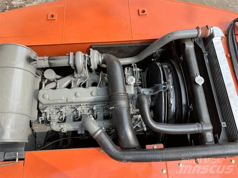 Hitachi 200 Bageri na kotačima