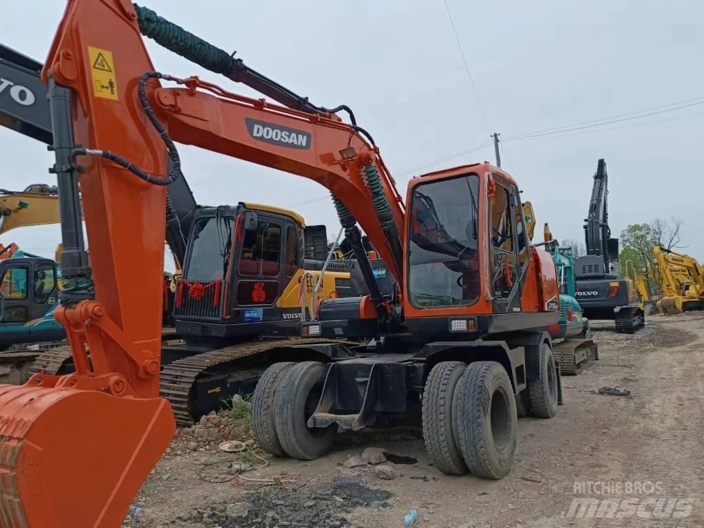 Doosan 150 W Bageri na kotačima