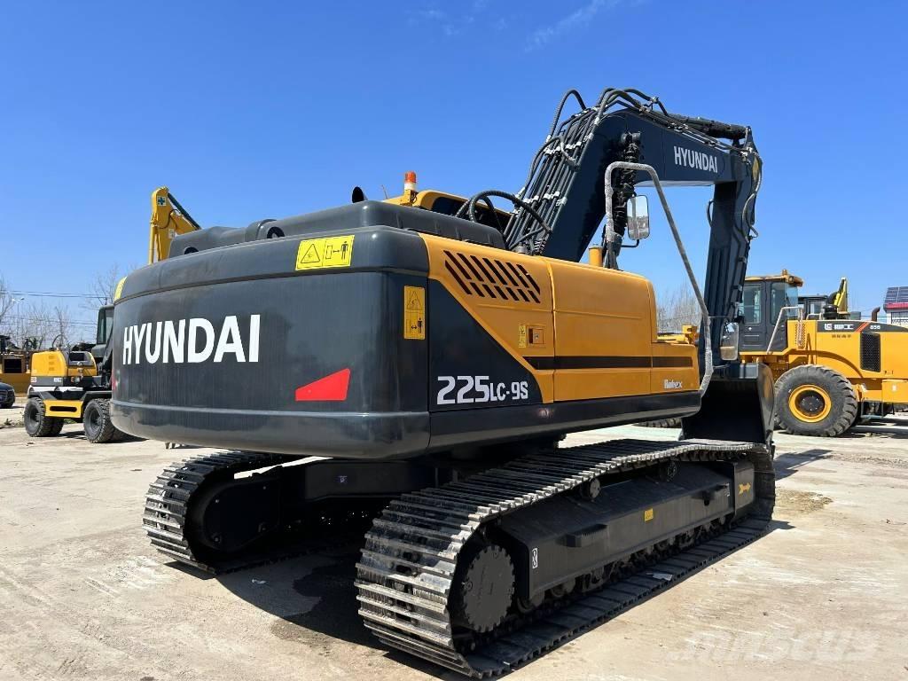 Hyundai 225lc-9s Midi bageri 7t – 12t
