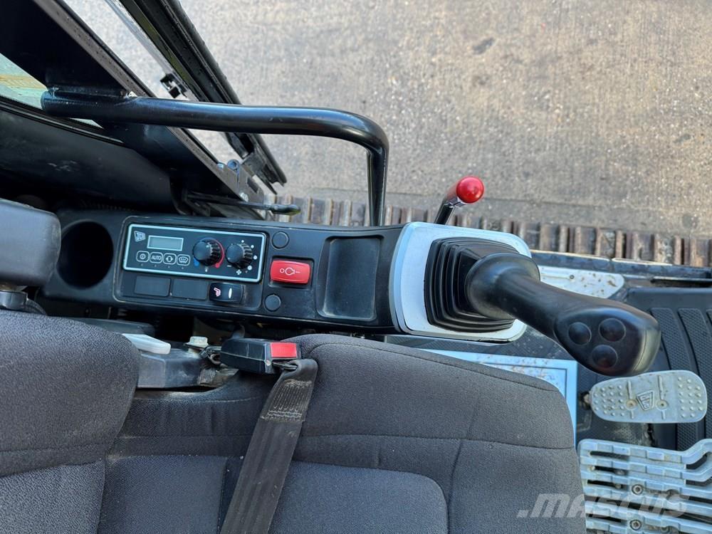 JCB JS131LC Bageri gusjeničari