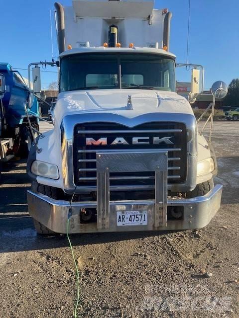 Mack GU813 Kiper kamioni