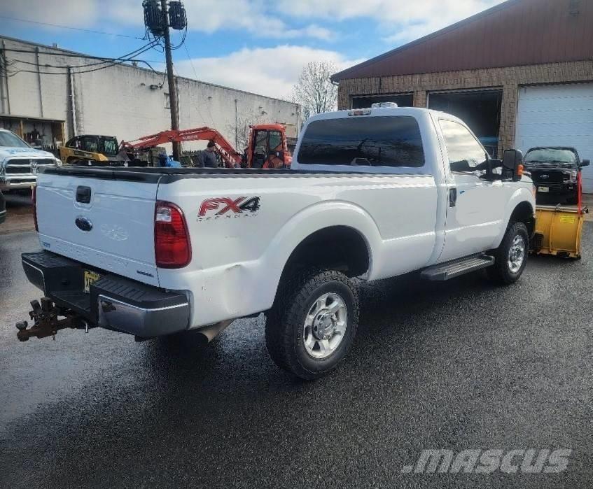 Ford F 250 FX4 Sniježne daske i  plugovi