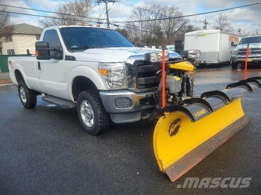 Ford F 250 FX4 Sniježne daske i  plugovi