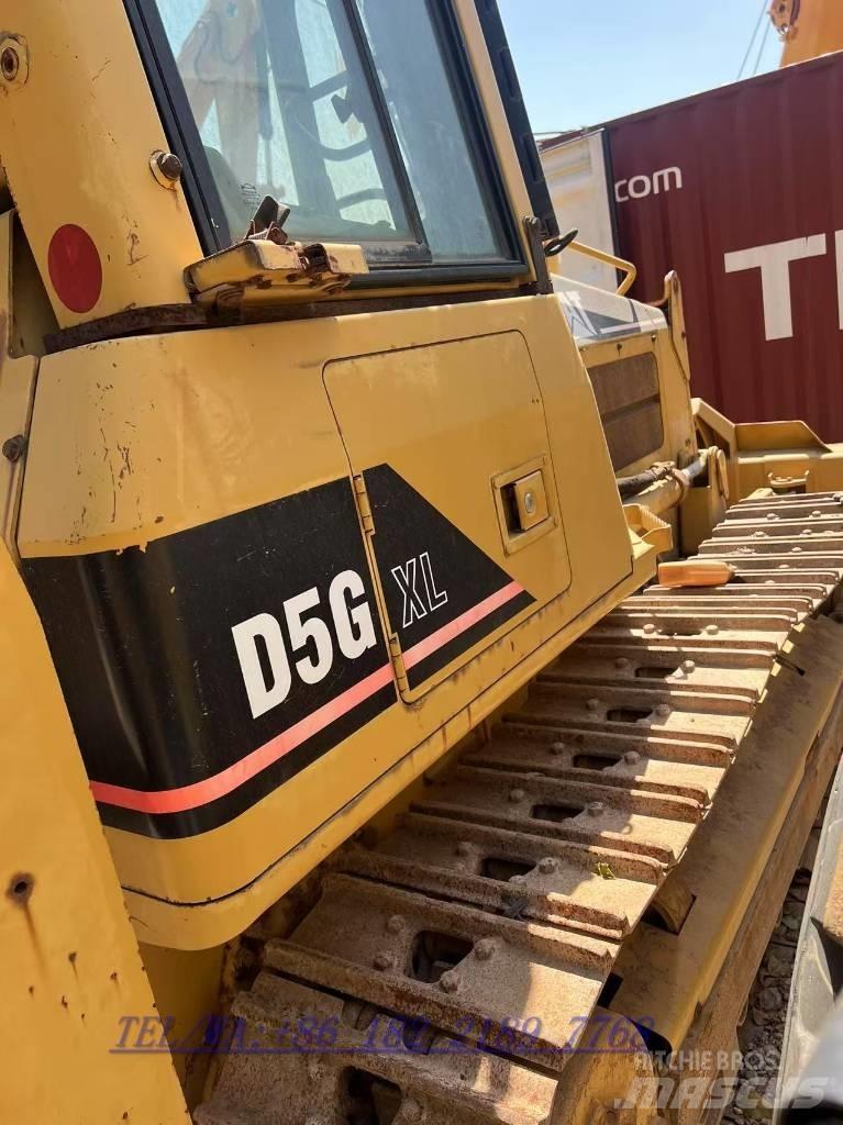 CAT D5G Buldožeri gusjeničari