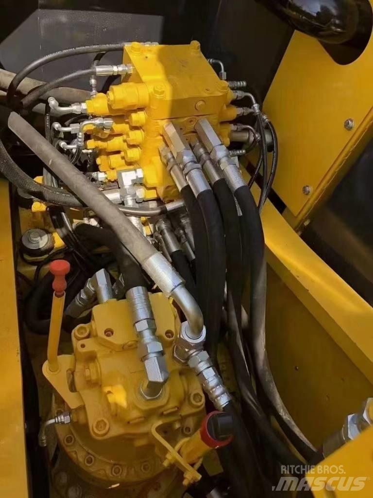 Komatsu 160-7 Bageri gusjeničari